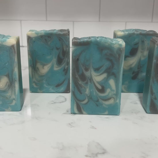 Bars of soap with swirls of blue, gray and white, inspired by the planet Andoria. The scent is White Christmas, a refreshing smell that smells like a pristine forest.
